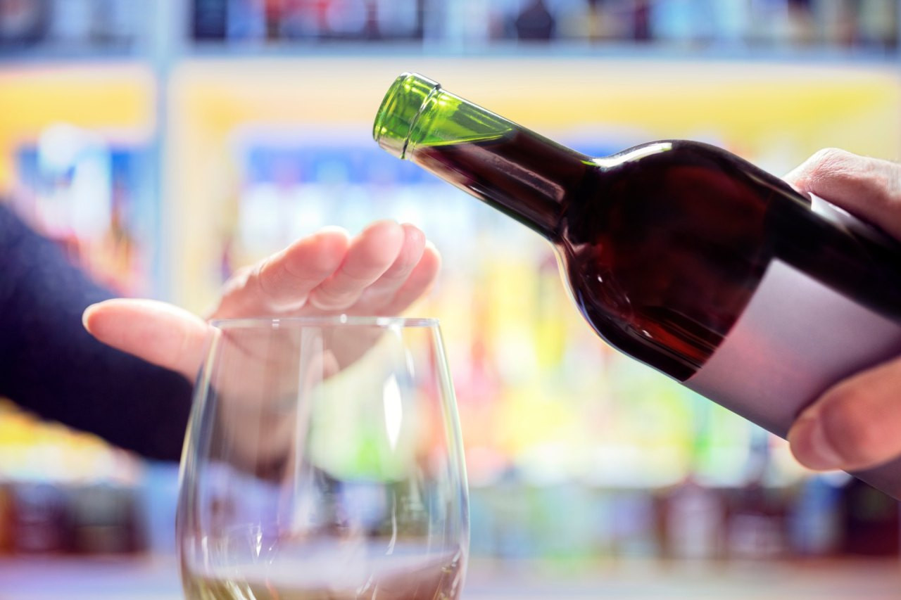 Ein alkoholfreier Monat kann dem Körper helfen, sich zu regenerieren: Schlaf, Leberwerte und Wohlbefinden verbessern sich oft schon nach kurzer Zeit.