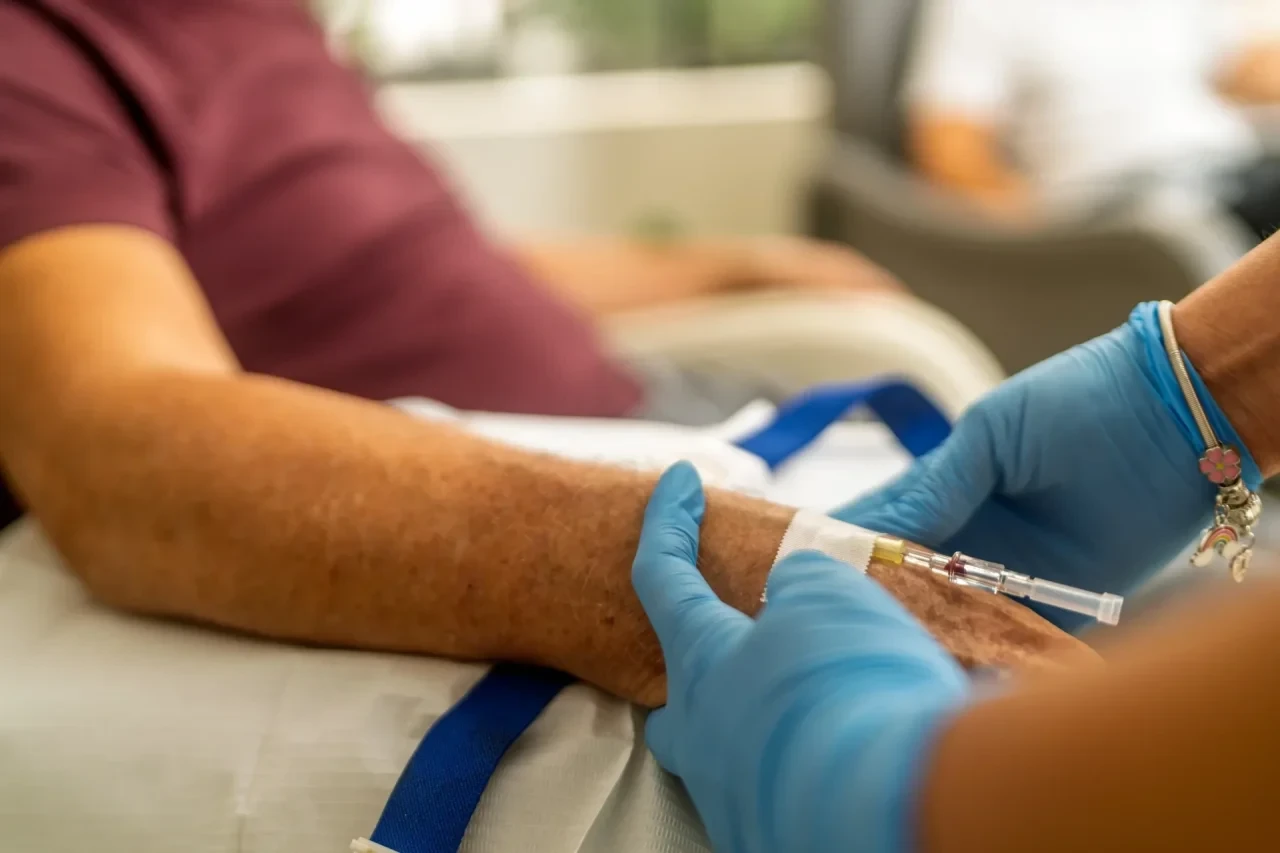 Blutprobenentnahme bei älterem Patienten