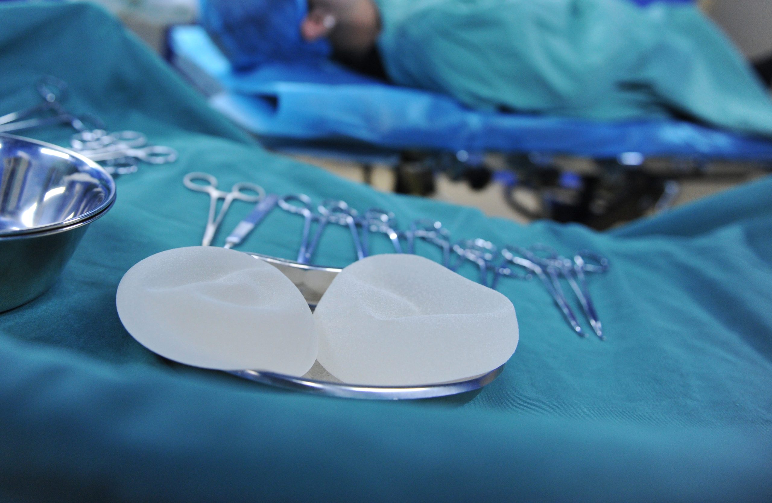 Brustimplanatate in OP-Schale