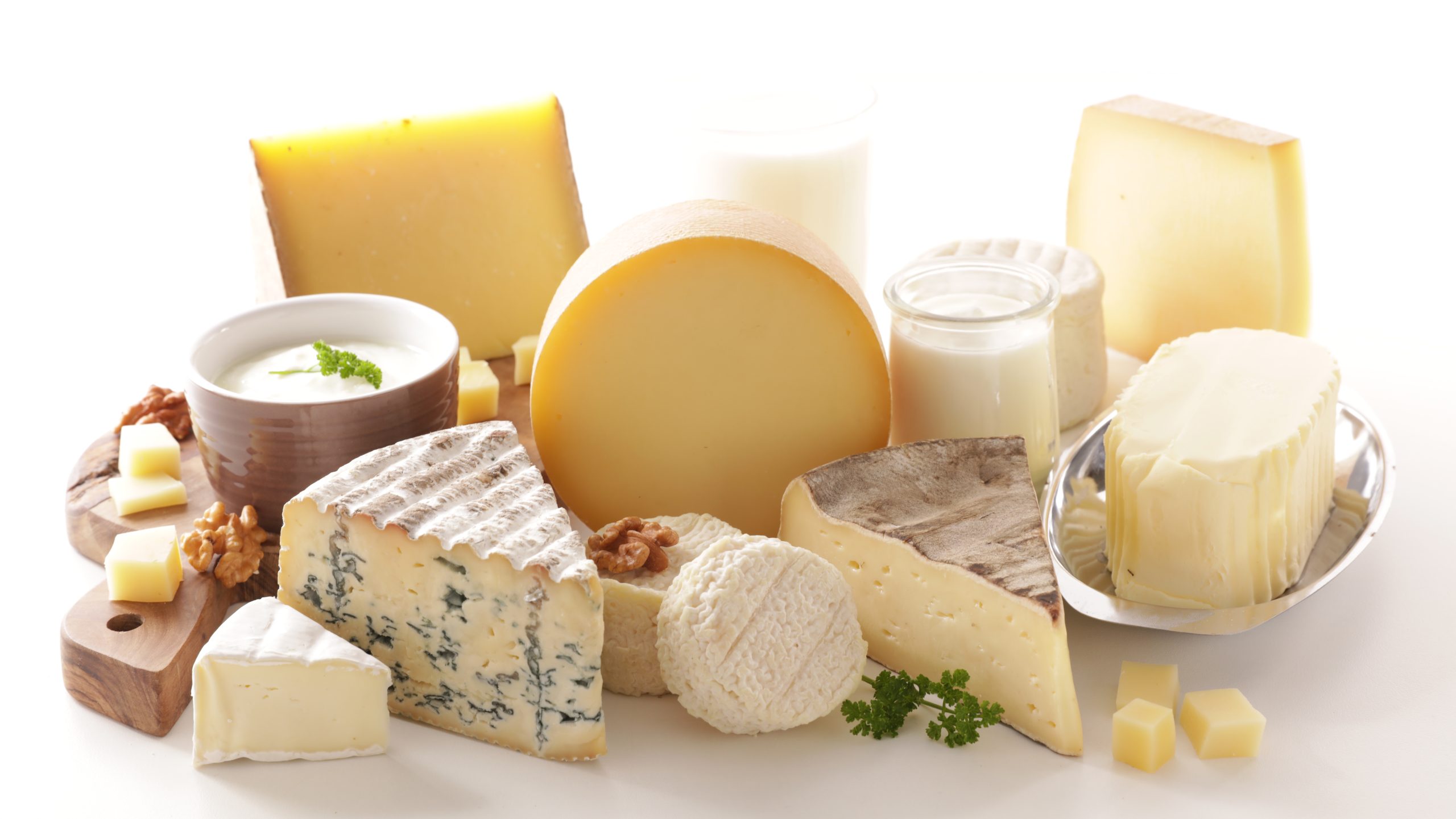 Gesundheitswarnung: Französischer Käse löst Listeriose-Fälle in Europa aus – Rückruf läuft auch in Deutschland. © M.studio/stock.adobe.com